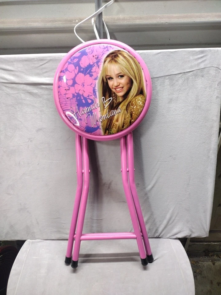 De Colección Hannah Montana Taburete Rosa Floral Disney TV Show Plegable Miley Cyrus Años 2000 Y2K Foto 1 de 4