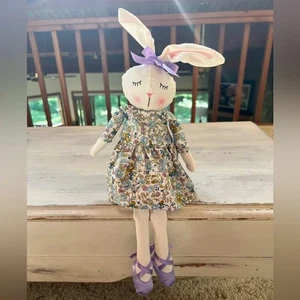 Adorable habitación de guardería o niñas Bunny On A Shelf Cottagecore - Imagen 1 de 5