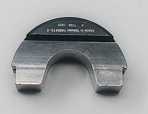 1490413-6 Crimp Nest Mfg: Amp Tyco Condition: New Surplus - Picture 1 of 2