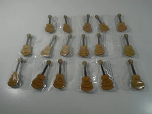 SET BESTEHEND AUS 17 -- AVON FRANGRANCE JON BON JOVI -- FRAGEN SIE MICH NACH UNGESTECKTEN PINS (NEU) - Bild 1 von 6