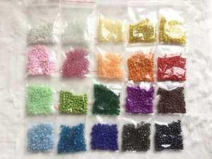 Großhandel Menge Posten 200g 6/0 kleine Glasperlen Kostenloser Versand 20 TOLLE FARBEN - Bild 1 von 5