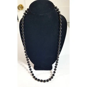 Monet lange Halskette schwarz rund Perlen goldfarbene Akzente 30" Vintage - Bild 1 von 3
