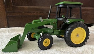 1/16 ERTL JOHN DEERE 2755 TRACTOR WITH FWA AND LOADER - Picture 1 of 10
