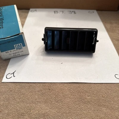 Chevrolet Camaro Vent #14052433 genuino GM 1982-92 - nuevo GM - todavía en caja Foto 1 de 3