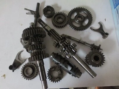 Suzuki Quadrunner 500 2000 4x4 ATV usado transmisión OEM engranajes de transmisión Foto 1 de 4