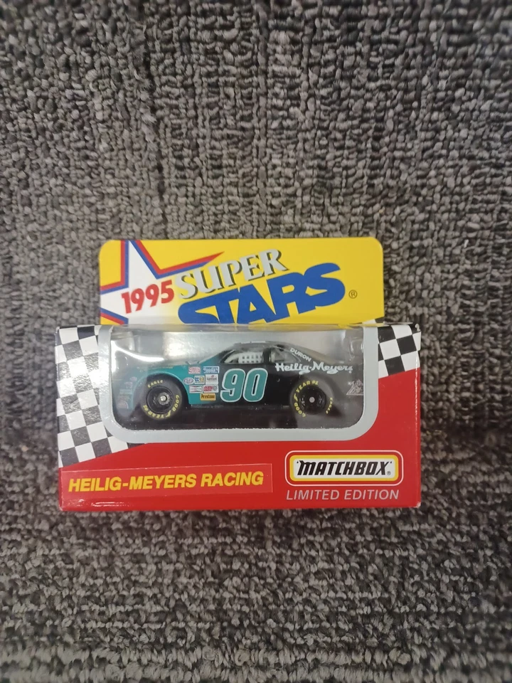 Coche diecast de carreras Heilig-Meyers #90 escala 1:64 por Matchbox  Foto 1 de 1