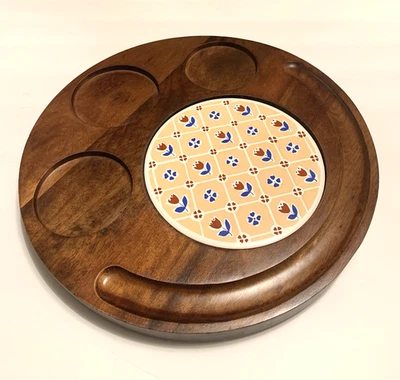 Bandeja para servir de madera Gailston Sutton de colección con inserción de azulejos florales bocadillos de fiesta de Taiwán Foto 1 de 4