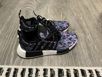 Adidas NMD R1 HQ6183 blanco/negro/púrpura para hombre talla: 5,5 UK 5 Foto 1 de 4