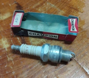 Vintage NOS Champion L-15Y Spark Plug A-52 - Picture 1 of 2