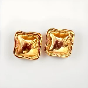 Napier Gold Tone Square Clip On Earrings, Sculpted Pillow Dome 1980s Vintage - Picture 1 of 7