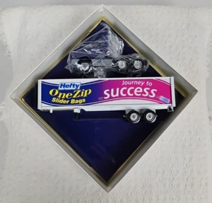Winross 1998 HEFTY ONE ZIP SLIDER BAGS JOURNEY TO SUCCESS 1/64 Diecast Truck - Bild 1 von 15