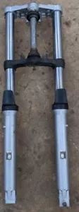Front Suspension Fork Set Triple Tree 1998-2006 Suzuki Katana GSX600f STRAIGHT - Picture 1 of 9
