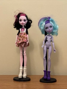 Monster High Puppen SCHOOL SPIRIT PB&J Peanut Butter & Jelly Draculaura & Twyla - Bild 1 von 21