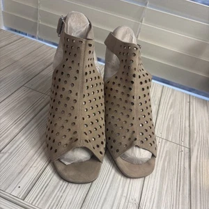 Marc Fisher Peep Toe Sandal Gabie Stacked Heels Beige Leather Size Womens 9 M - Picture 1 of 9