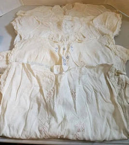 Paket 4 antike Baby Mädchen Kleider Kleider bestickt Leinen/Baumwolle - Bild 1 von 20