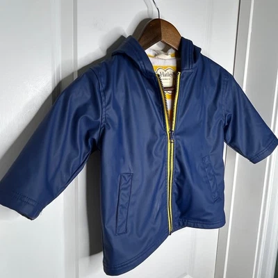 Chaqueta de lluvia Hatley azul marino amarillo a rayas forrada con capucha niños talla 2 Foto 1 de 4