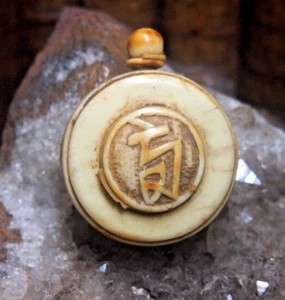 tabacologie VERITABLE TABATIERE CHINOISE VERS 1860 en corne    SNUFF BOX - Picture 1 of 4