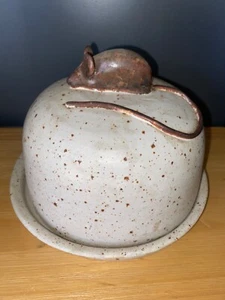 1970s Retro Vintage Mouse Stoneware Studio Pottery Cheese Dish Covered Mouseman - Picture 1 of 6