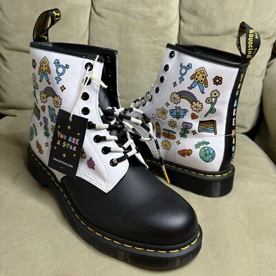 Botas de cuero Dr. Martens 1460 Wednesday Holmes For Pride para hombre 9 para mujer 10 Foto 1 de 4