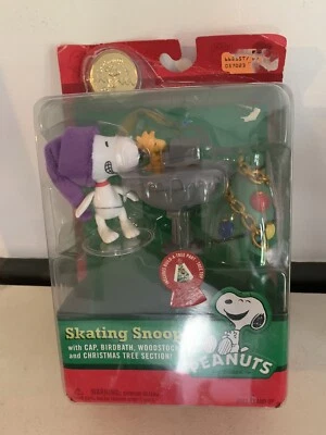 Patinaje SNoopy con Birdbath Woodstock Árbol de Navidad Cacahuetes Set con Moneda ¡NUEVO! Foto 1 de 4