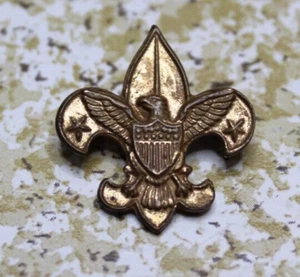 Boy Scouts Spille Vintage Fleur De Lis BSA Pat 1911 Fleur De Lis Tono Oro - Foto 1 di 3
