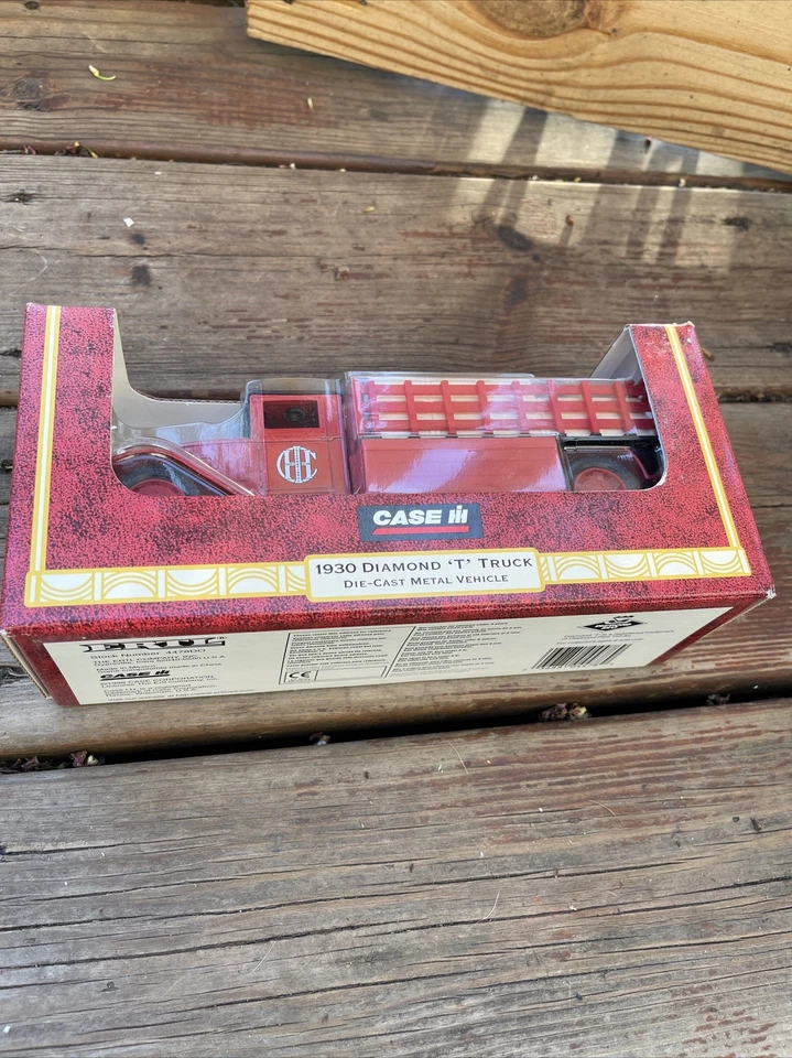 1998 Ertl Case-ih 1930 Diamond T' Truck Die-cast Bank 4478DO