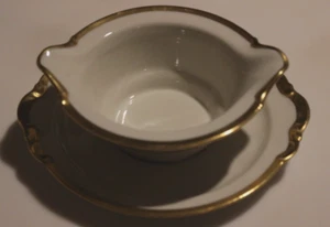 Royal Ivory KPM Wilshire Pattern Gravy Boat Attached Underplate Germany 8" x 3" - Picture 1 of 6