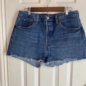 Levi's 501 Women's Size 33 Denim Shorts Blue Button Fly Raw Hem - Picture 1 of 6