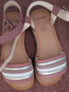 Clarks girls sandals Size 1.5F size 1 1/2F summer sandals - barely worn - Picture 1 of 4