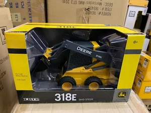 ERTL 1/16 Scale JOHN DEERE 318E SKID STEER LOADER Diecast Model Toy Gift NIB - Picture 1 of 5