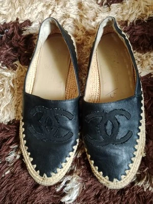 Chanel CC Logo Piel de lámpara Cuero Perforado Talla 39 Foto 1 de 4