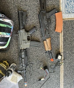 2 Fully Automatic 300+ FPS Metal Airsoft Guns. Comes With All BB’s Seen With Pic - Picture 1 of 7