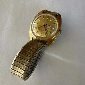 Orologio Vintage Timex Q Uomo 58619 06679 Inghilterra Quadrante Quarzo Oro UFO (non funzionante) - Foto 1 di 11