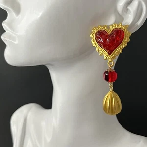 Gripoix Style Herz Ohrringe Poured Resin Glas Tropfen Gold Rot Statement - Bild 1 von 6