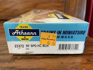 Athearn - HO Scale - 23372 -Burlington Northern - 50' SPD Box Car - Unassembled - Picture 1 of 10