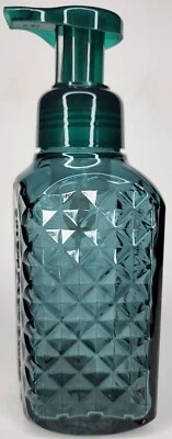 DISPENSADOR DE JABÓN DE MANOS ESPUMA SUAVE VIDRIO VERDE FACETADO BAÑO & CUERPO WORKS 10 OZ Foto 1 de 4