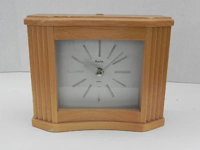 Reloj de escritorio de cuarzo de madera Bulova Lakewood #B2769; placa de la República de Arizona Foto 1 de 4