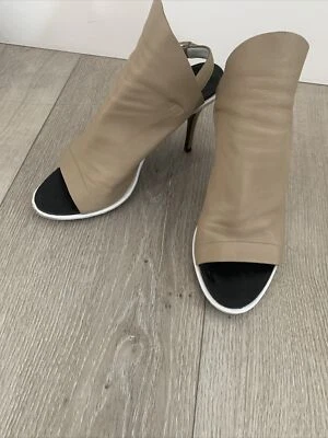 Tacones Balenciaga Cuero Beige Hechos en Italia Talla 38.5 EU / Talla 8 Leer Foto 1 de 4