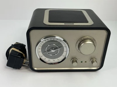 Crosley Solo AM/FM Radio Receiver CR3003A-BK Black Mid-Century Design Retro - Image 1 of 4