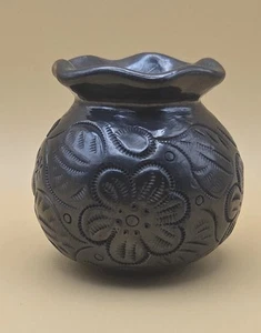 Dona Rosa Black Pottery Oaxaca Mexico Signed Handmade Small Vase - Picture 1 of 14