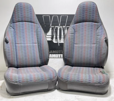 Par de asientos delanteros de conductor y pasajero gris niebla azteca 97-02 Jeep TJ Wrangler CC Foto 1 de 4