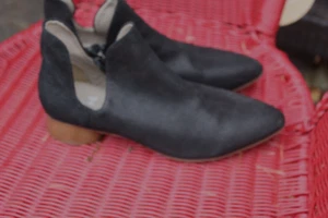 ANTELOPE L22 REY BLACK METALLIC LEATHER LOW BOOTIES SZ 40/US 9-9.5 MINT - Picture 1 of 5