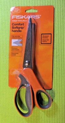 Fiskars Softgrip Pinking Fabric Shears 9.5"- T-75 - Image 1 of 2