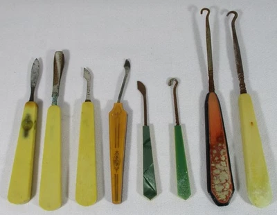 Herramientas de manicura de celuloide marfil francés de colección y ganchos de botón para zapatos / botas ~ oxidado Foto 1 de 4