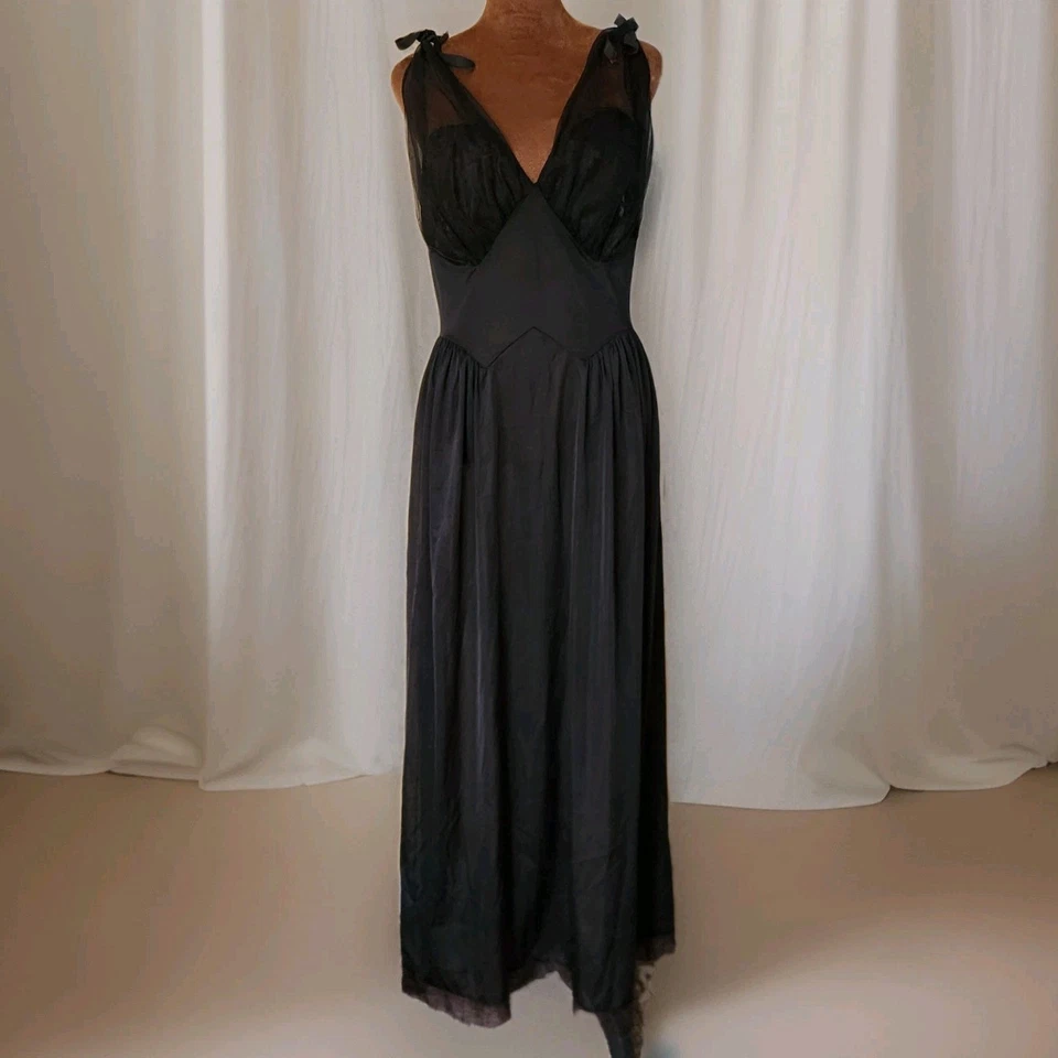 Camisón largo negro vintage Vanity Fair lencería cinta de encaje talla 36 Whimsigoth Foto 1 de 4