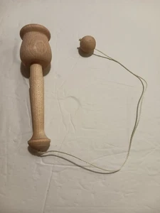 Klassischer Ball und Tasse Waldorf inspiriert Klassenzimmer Geschicklichkeit Spielzeug Montessori Spiel Holz - Bild 1 von 3