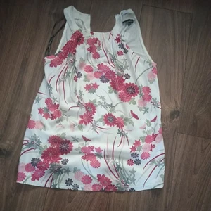 Warehouse T-shirt Size 6 BNWT Cute Summer Floral Vest Catch Fastening - Picture 1 of 1