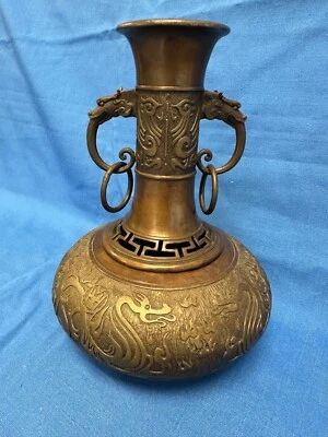 Jarrón de bronce de dos partes estilo arcaico oriental REBAJADO Foto 1 de 4