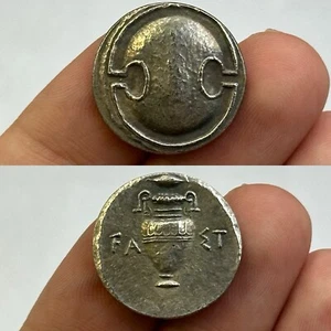 Unica moneta unica antica greca rivestita in argento squisita - Foto 1 di 12
