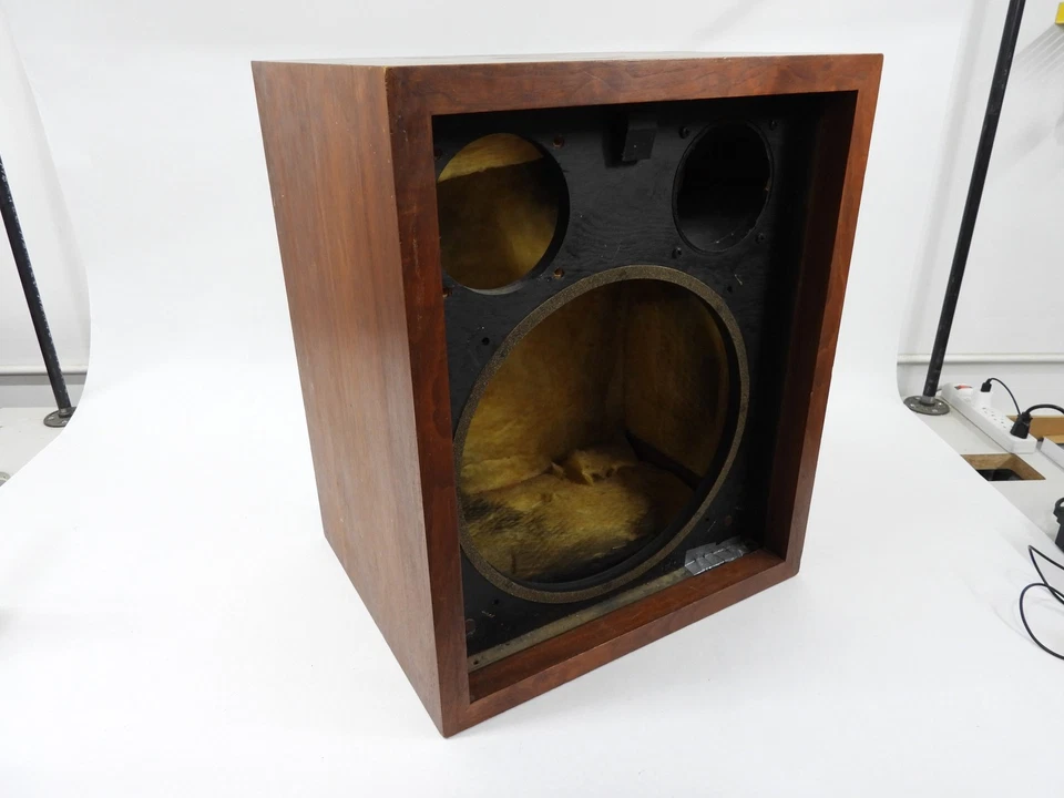 Gabinete de gabinete de altavoces vintage JBL C36 (para restauración) Foto 1 de 4